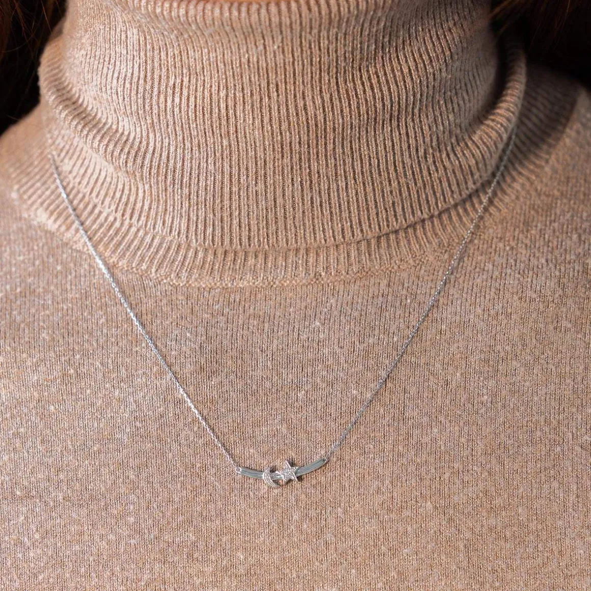 Collier or 375 blanc diamants, motif étoile et lune 45 cm