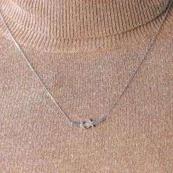 Collier or 375 blanc diamants, motif étoile et lune 45 cm