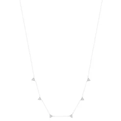 Collier or blanc 375, motif triangle, diamants. Longueur 45 cm.