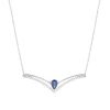 Collier or blanc 750, saphir, diamants. Longueur 45 cm.