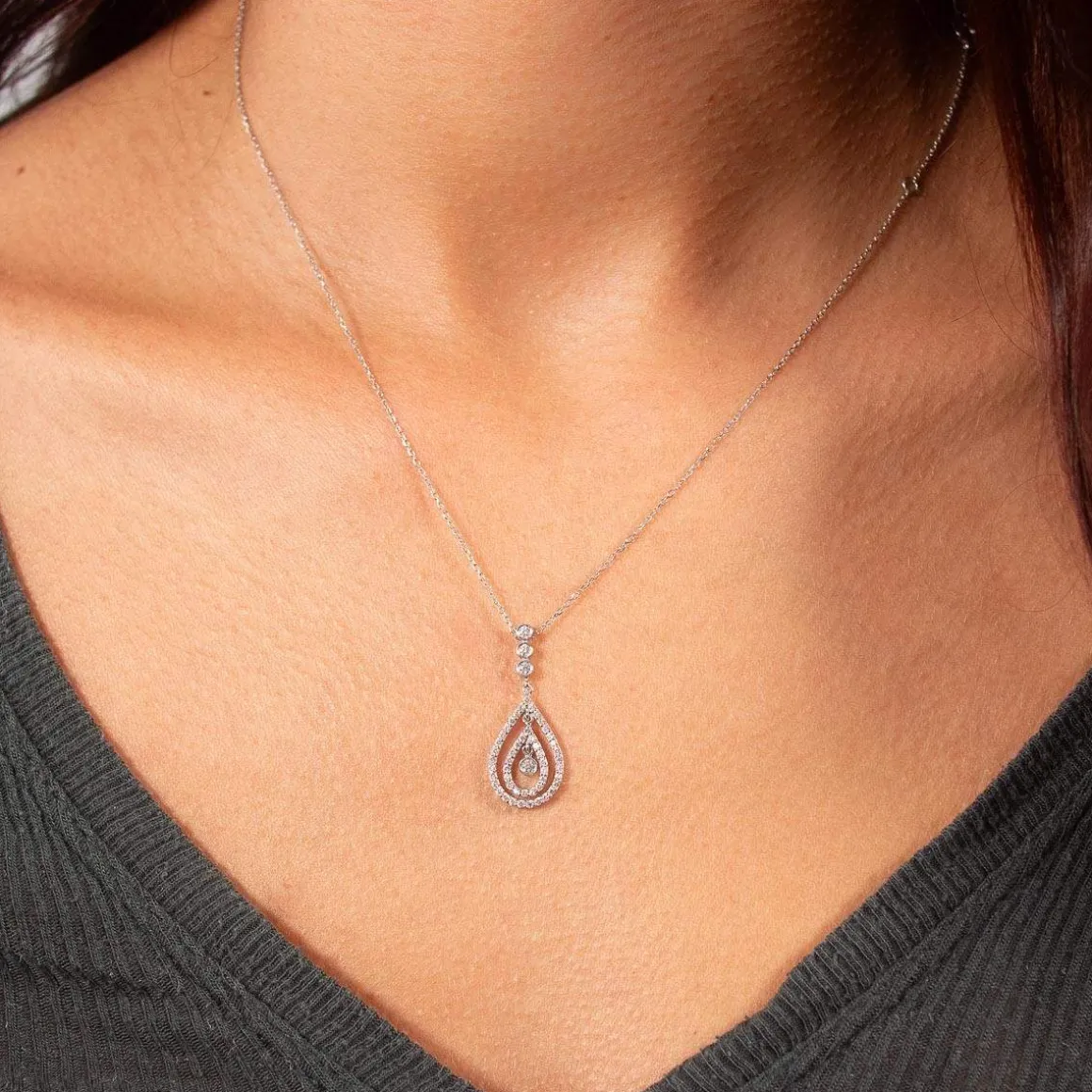 Collier or 375 blanc zirconias 44,5 cm