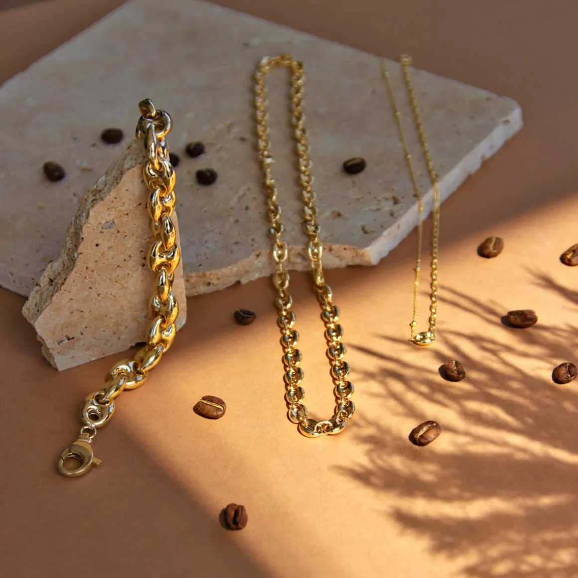 Collier or jaune 375 asymétrique motif grain de café 45 cm