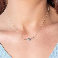 Collier or 375 jaune coeur émeraudes et diamants 45cm