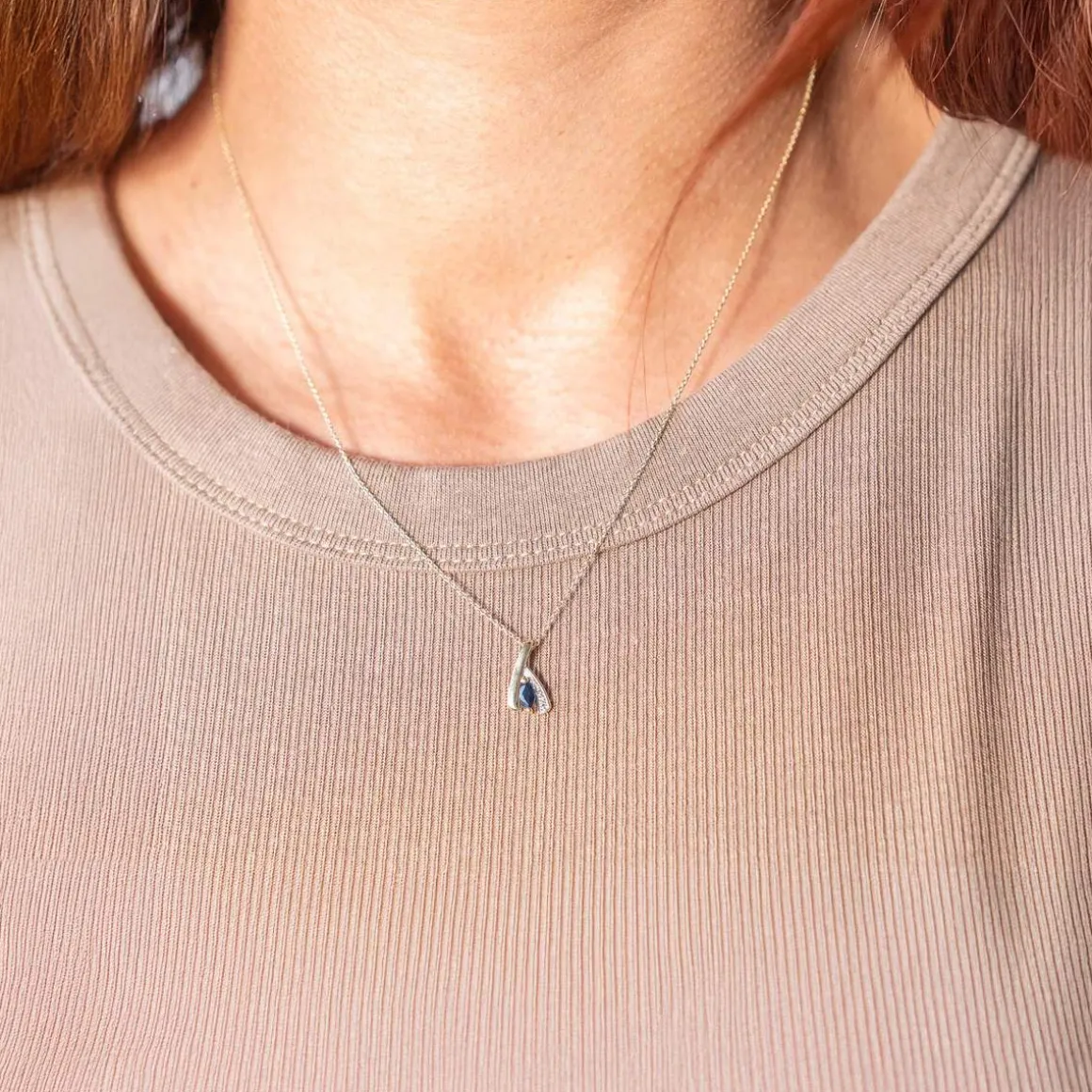Collier or 375 jaune 2 tons saphir et diamant 45cm avec anneau de raccourcissement 42cm
