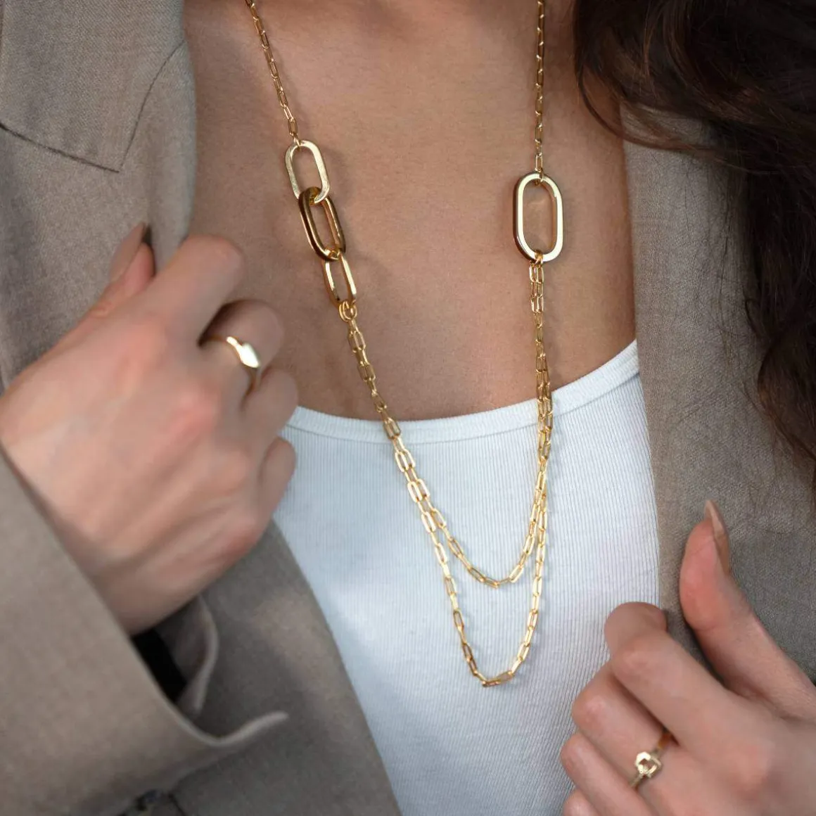 Collier plaqué or anneaux laque marron 70cm