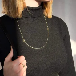 Collier plaqué or jaune boucles ajourées et zirconias