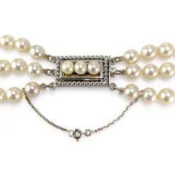 Collier triple rang d'occasion or 750 blanc perles de culture du Japon 55 cm