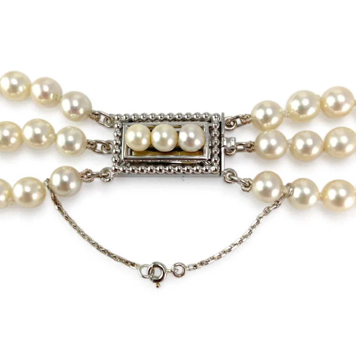 Collier triple rang d'occasion or 750 blanc perles de culture du Japon 55 cm
