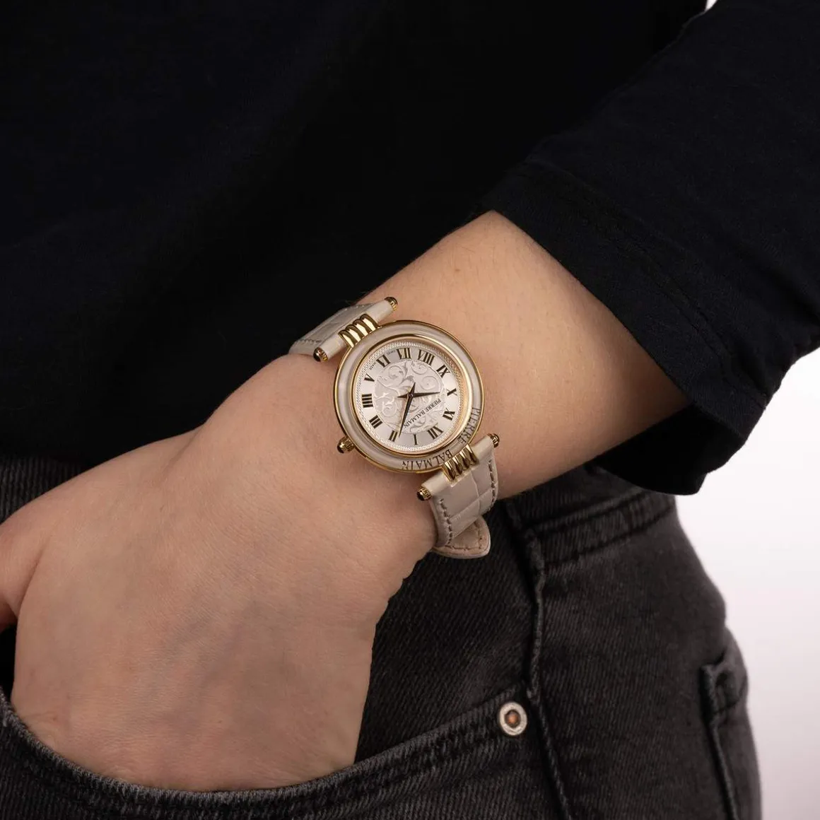 Montre BALMAIN haute elegance femme bracelet cuir vernis beige