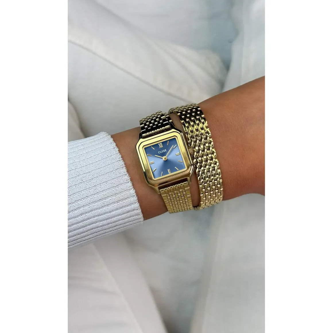 Montre CLUSE Gracieuse Petite femme cadran bleu bracelet acier doré