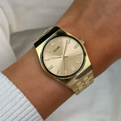 Montre CLUSE Retro 70's femme cadran doré bracelet acier doré