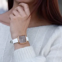 Montre dorée rose cuir blanc