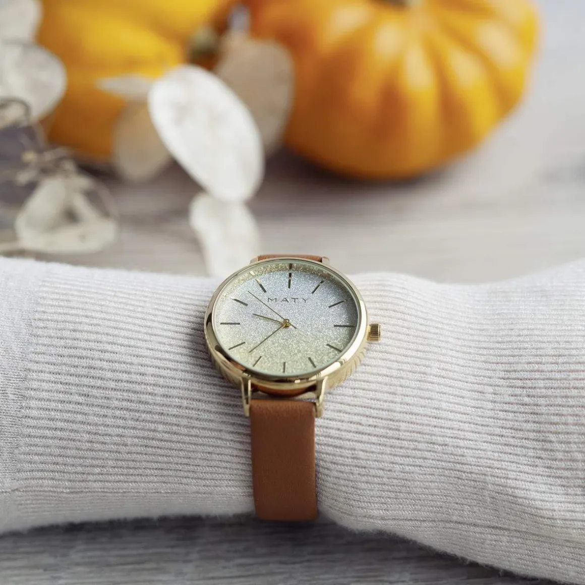 Montre femme dorée bracelet synthétique marron