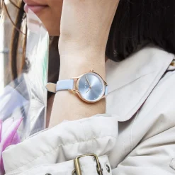 Montre femme dorée rose bracelet cuir bleu ciel