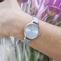 Montre femme dorée rose bracelet cuir bleu ciel