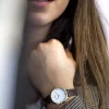 Montre femme doré jaune bracelet synthétique marron