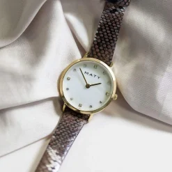 Montre femme doré jaune bracelet synthétique marron