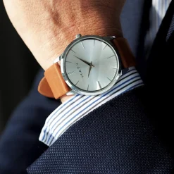 Montre homme chromée bracelet cuir marron