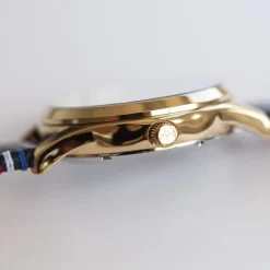 Montre homme coeur ouvert automatique acier doré bracelet cuir noir