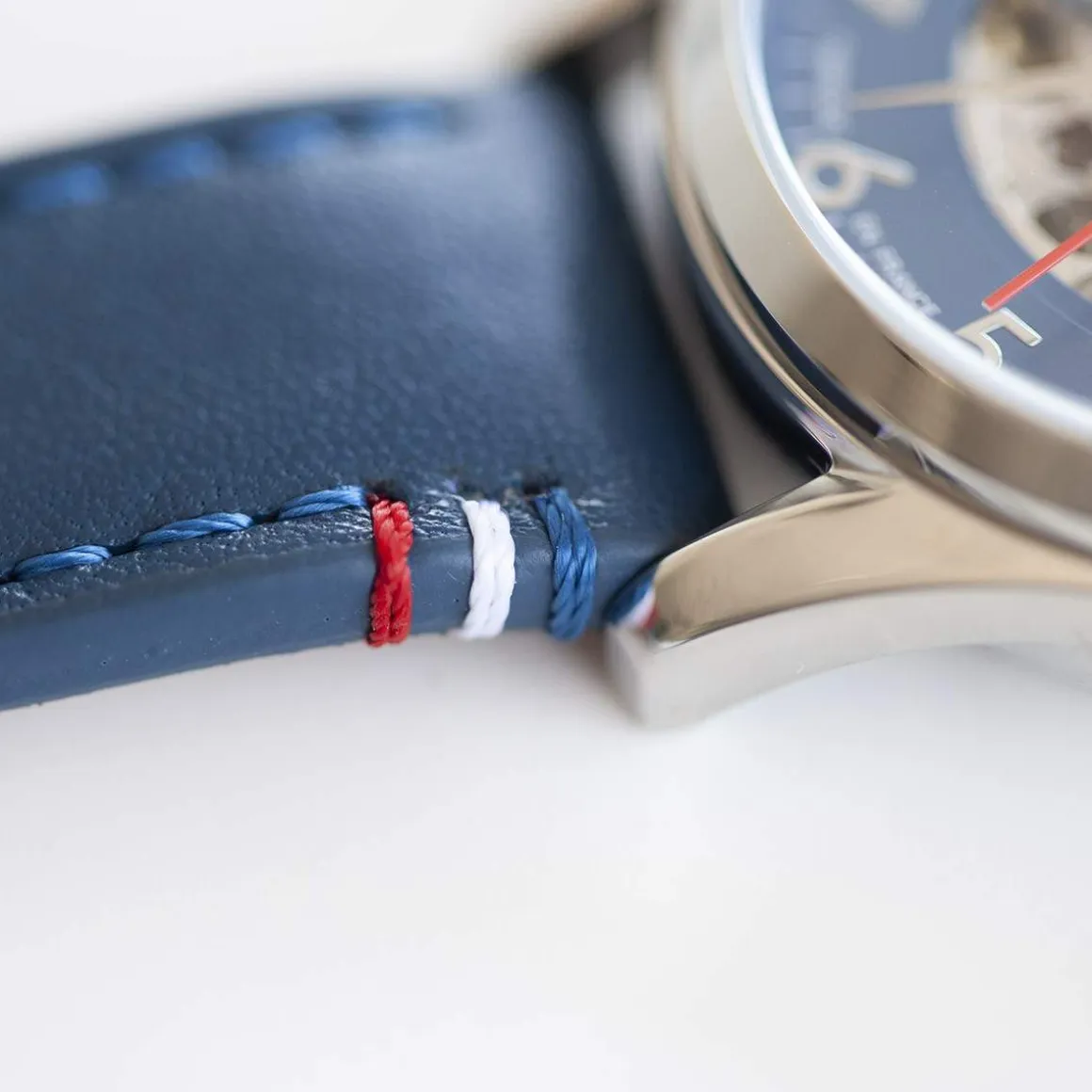 Montre homme squelette automatique acier bracelet cuir bleu