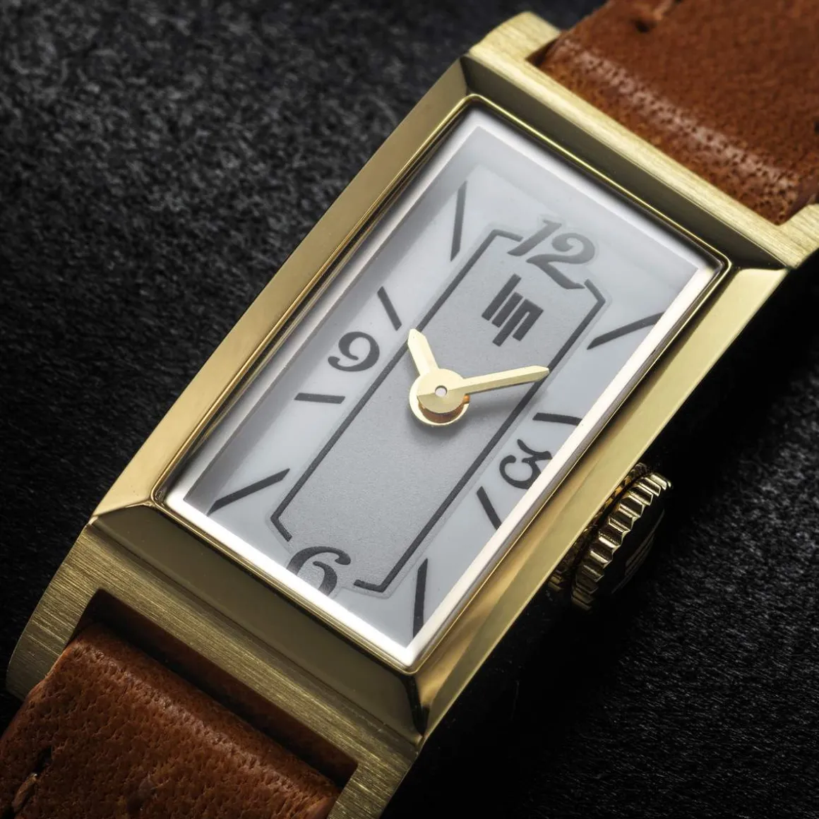 Montre LIP Churchill femme bracelet acier doré cuir marron