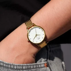 Montre MATY femme, bracelet acier inoxydable doré