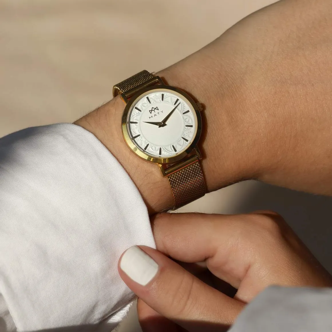 Montre MATY femme, bracelet acier inoxydable doré