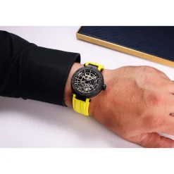 Montre MICHEL HERBELIN newport squelette auto carbone homme automatique, bracelet caoutchouc jaune