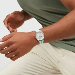 Montre SWATCH Essentials femme, boitier gris, cadran gris, bracelet silicone vert