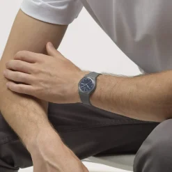 Montre SWATCH essentials mixte bracelet plastique gris