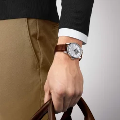 Montre TISSOT LE LOCLE POWERMATIC 80 OPEN HEART homme automatique cadran gris bracelet synthétique embossé façon alligator brun