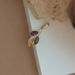 Pendentif or 375 2 tons feuille pierres fines taille marquise et diamant
