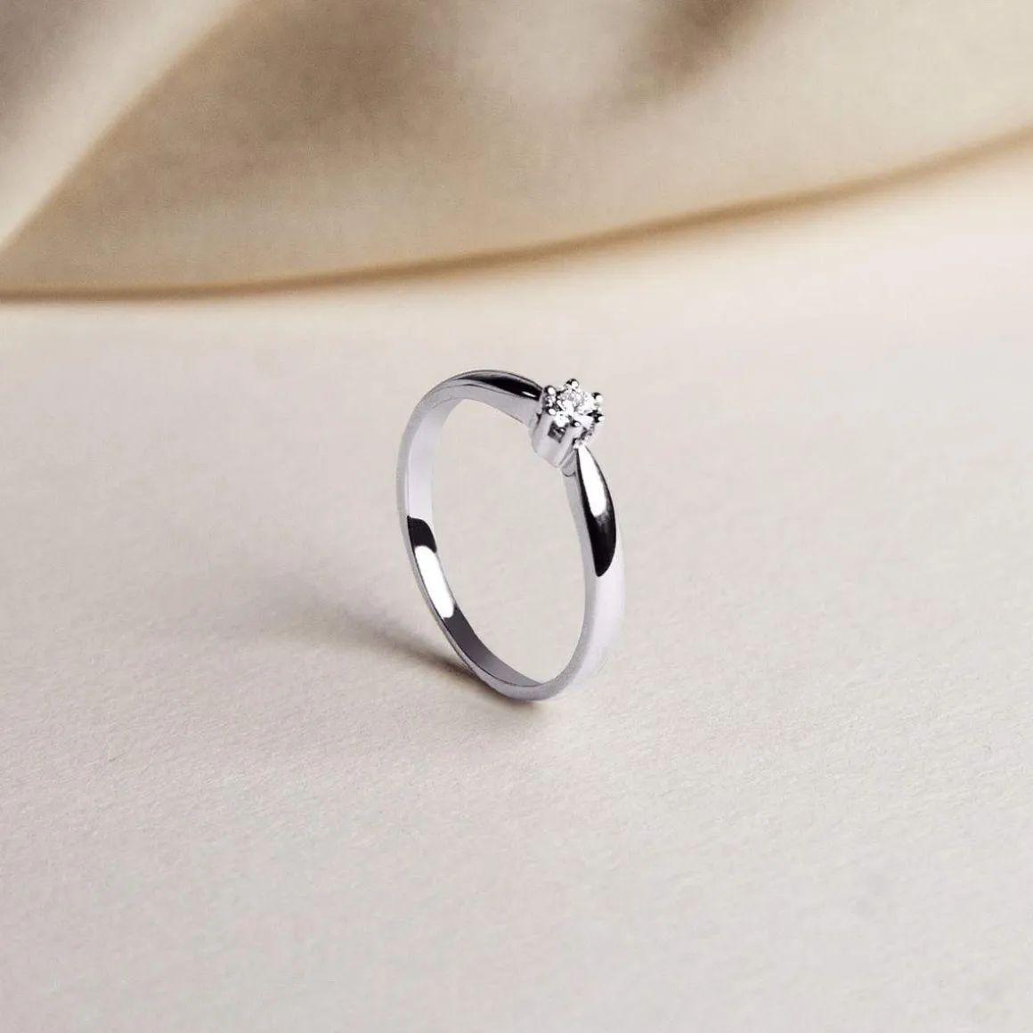 Solitaire or blanc 750 diamant synthétique 0,1 carat