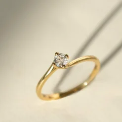 Solitaire or 750 jaune diamant synthétique 0,25 carat
